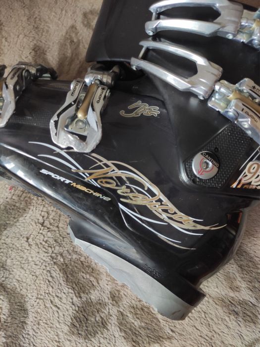 Продам набір гірсько лижний шлем. Окуляри , ботинки