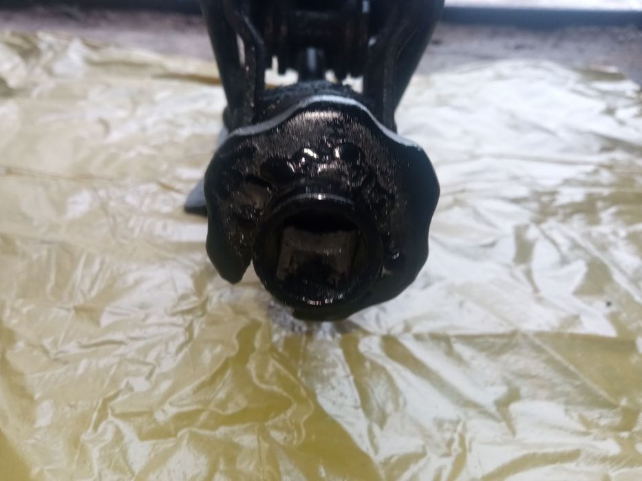 Lewarek warsztatowy trapezowy 126p, BMW, Nissan - opis.