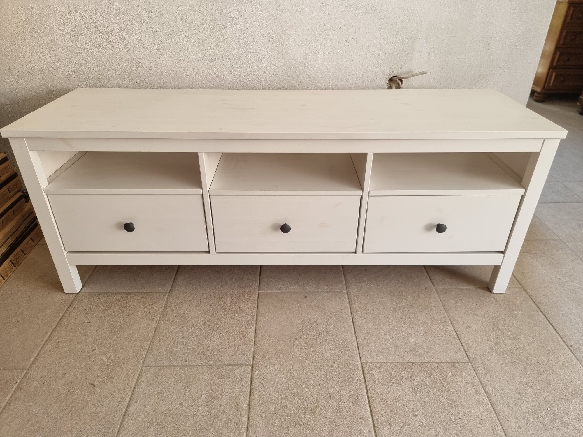 Drewniana komoda Ikea biala Hemnes długa sideboard