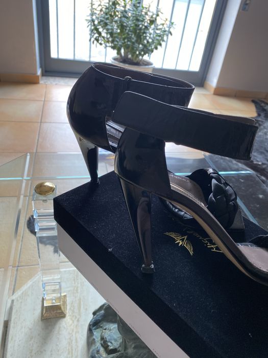 Sandalias de pele lacado preto mais sandalias salto alto tam. 39