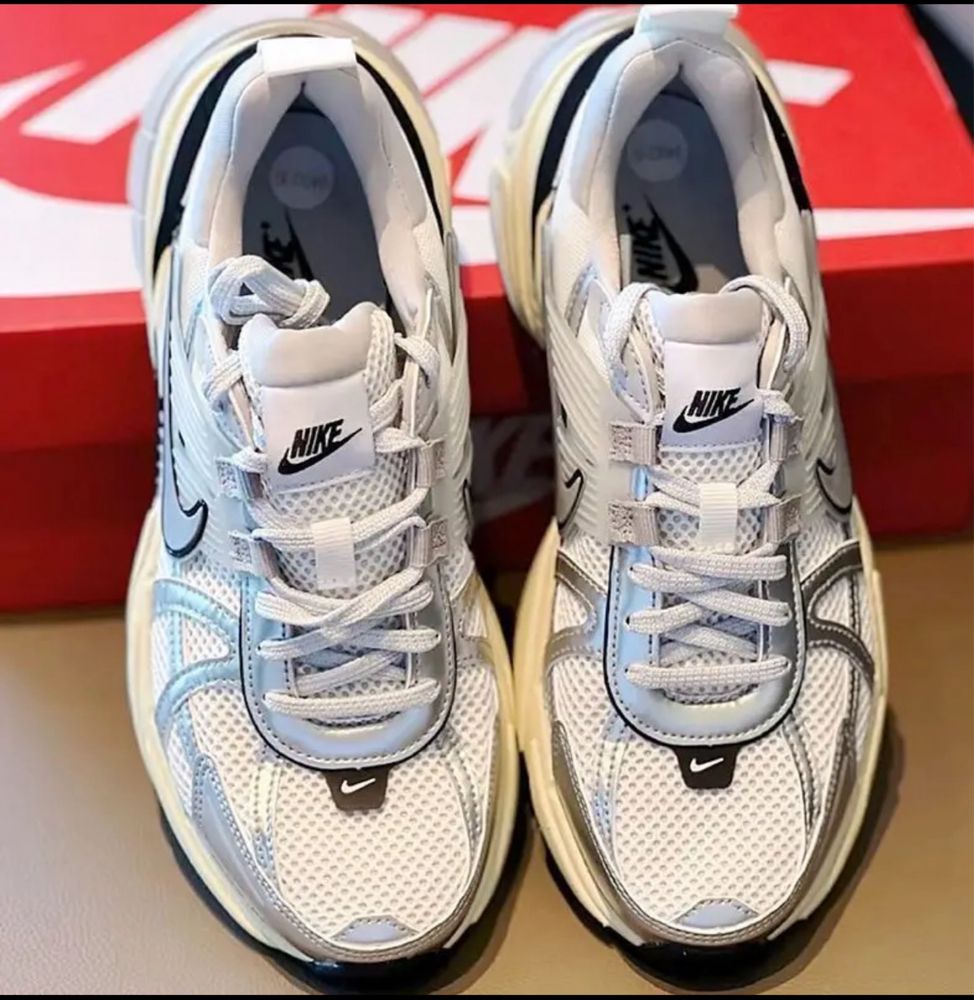 Кросівки Nike V2K