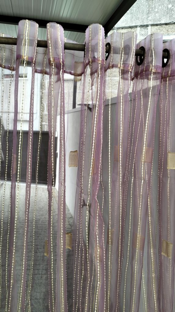 2 Cortinas rosa como novas com dourado 10 euros as duas