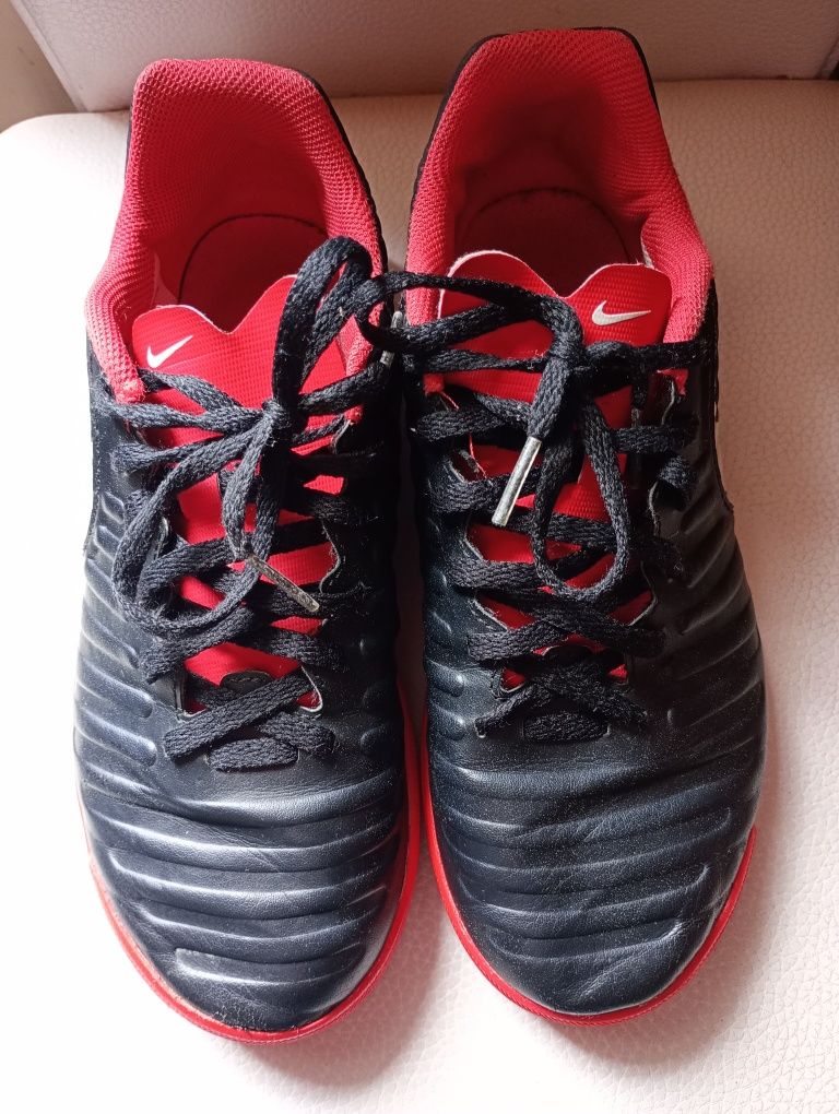 Nike Tiempo buty piłkarskie, halówki, orlik -37,5