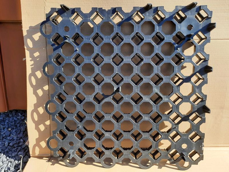 Kratka Trawnikowa Chodnikowa Parkingowa 50x50x4 czarna 2 gatunek