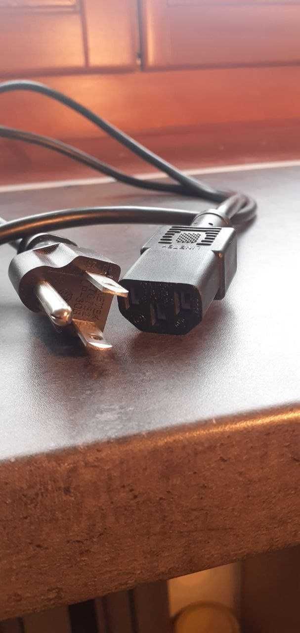Kabel zasilający z adapterem UE na UK (komputer/PC/monitor)