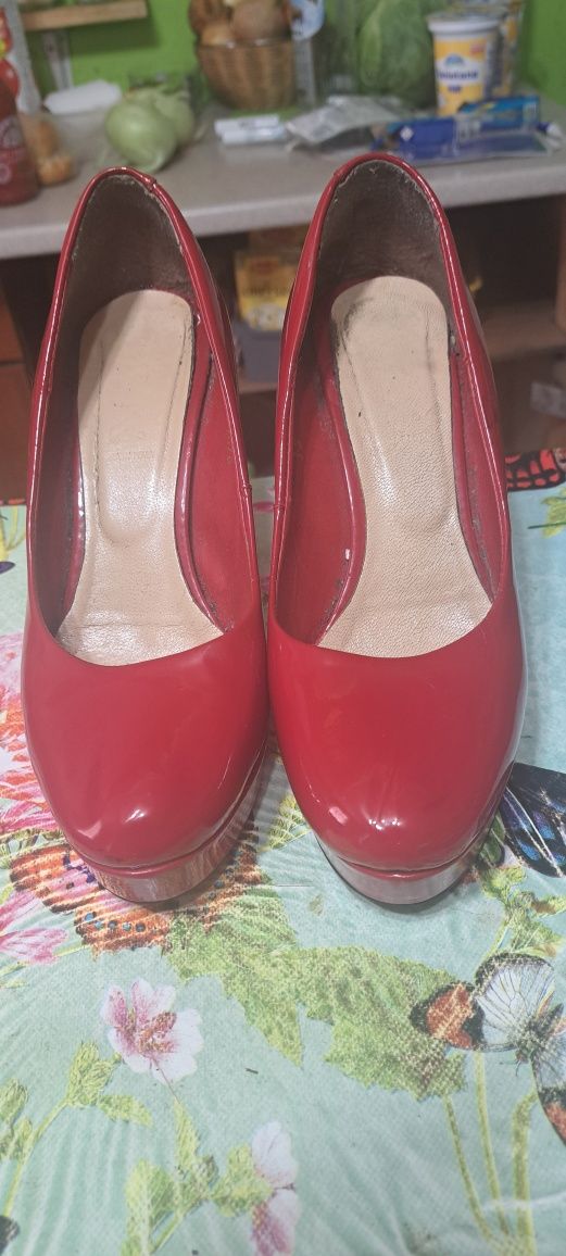 Buty włoskie na szpilce.SALA