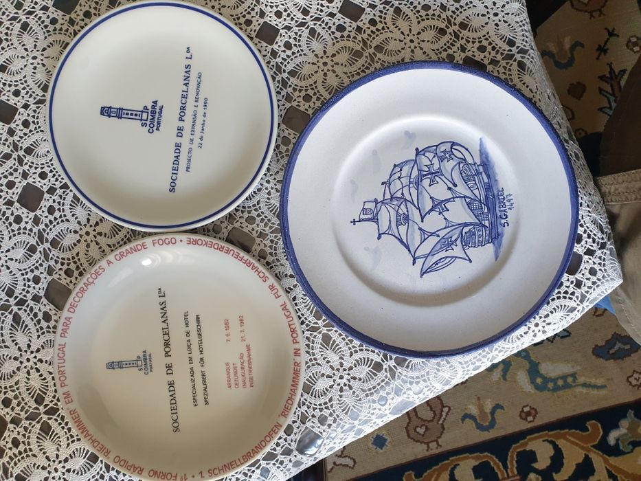 2 pratos Soc. de Porcelanas de Coimbra