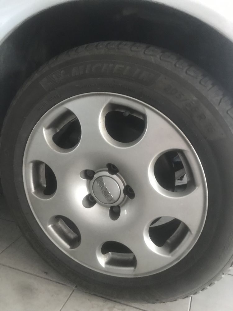 Audi A6 gasolina 2.8 v6 193 cv com todos os extras de um carro topo