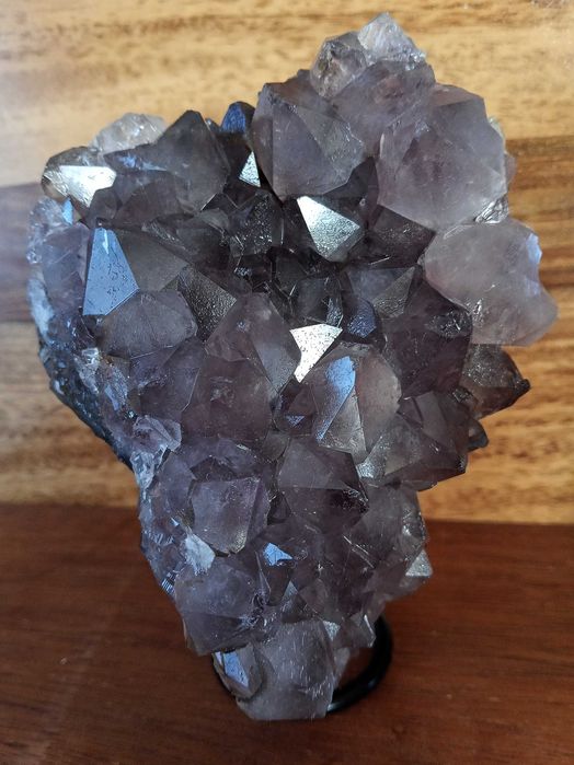 Duży Ametyst z Selvik, Norwegia – Rzadki Okaz i Ozdoba Wnętrza