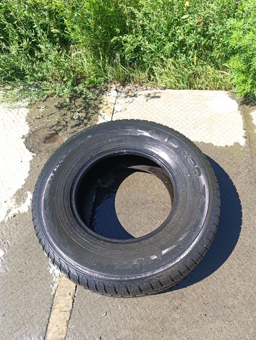 Продам резину зима на 16 в наличии 3 штуки