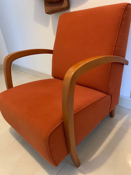 Dois cadeirões de loja de decoração.