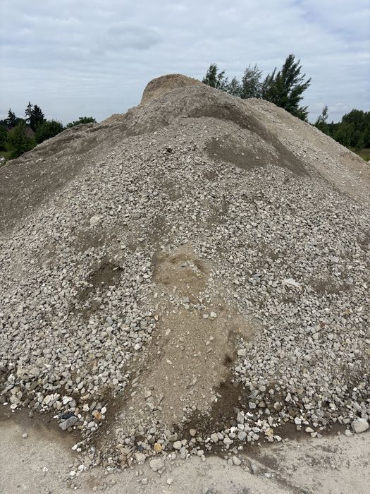 Gruz kruszony, piasek zasypowy, ziemia