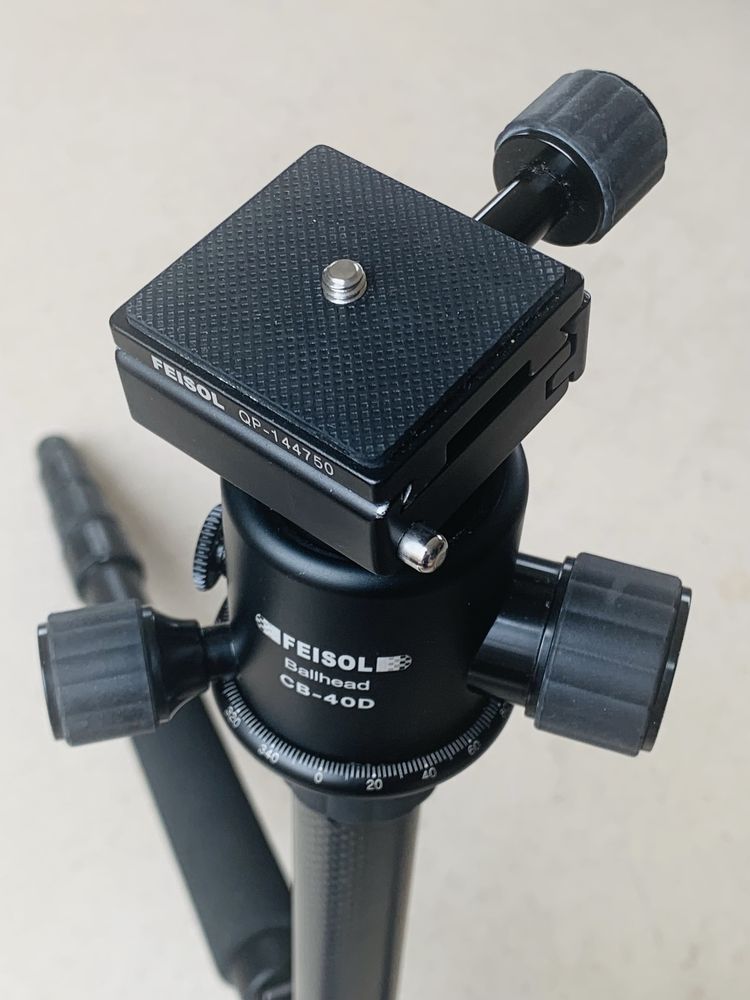 Tripé carbono Feisol CT-3441S com cabeça CB-40D