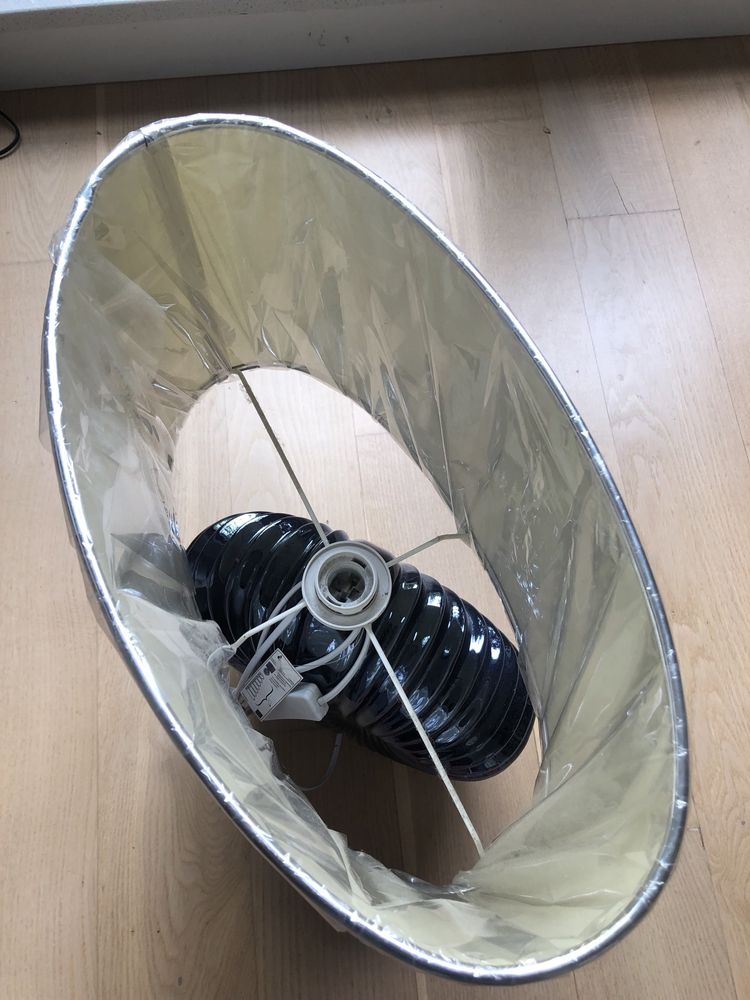 Lampa z abazurem