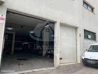 Armazém com mezzanine, junto à N10 no Forte da Casa
