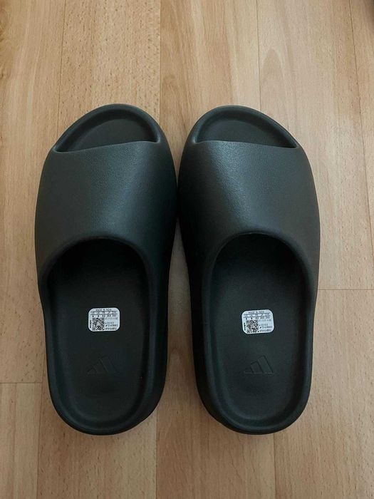 Klapki, buty Adidas Yezzy slide dark onyx, rozm . 42