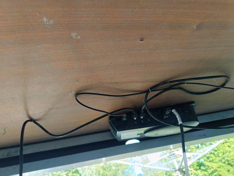 Elektryczny stół warsztatowy