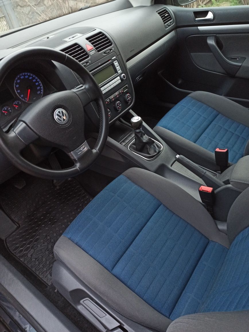 Продам VW Golf 1,4mpi, 2007, 5d, черний