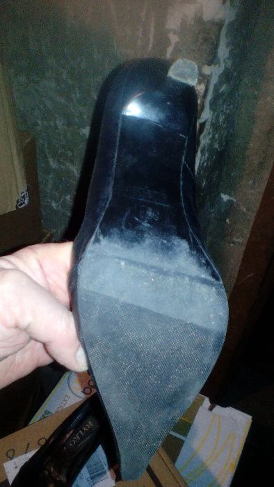 Sprzedam buty damskie szpilki rozmiar 40 Ryłko w kolorze czarnym