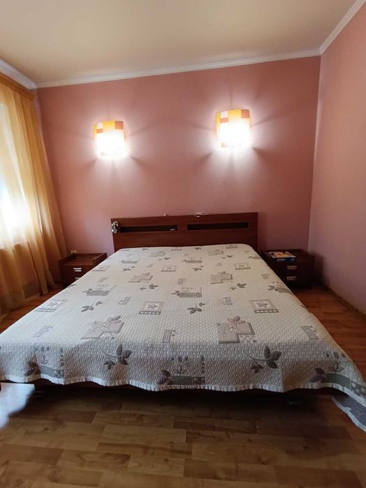 Продам дом в самом центре города . Rn