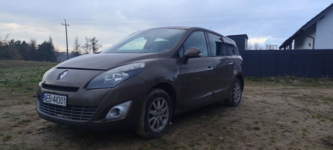 Uszkodzony Renault Grand Scenic III 2010 r.