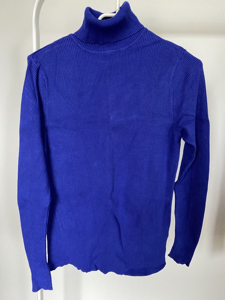 Sweter prążkowany kobaltowy golf
