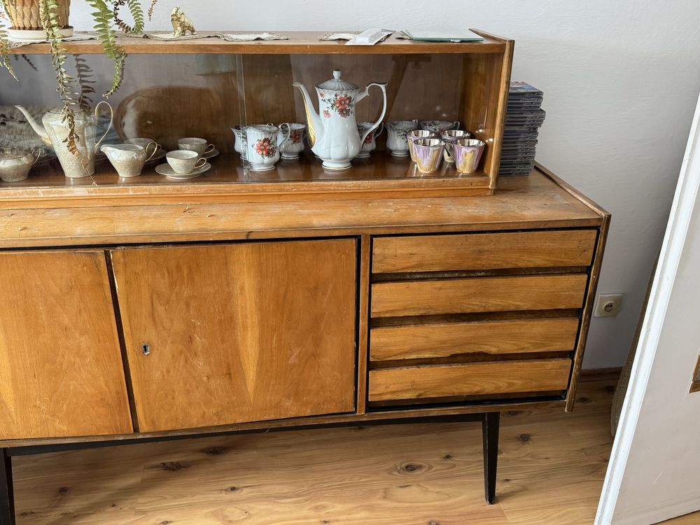Komoda z witrynka retro