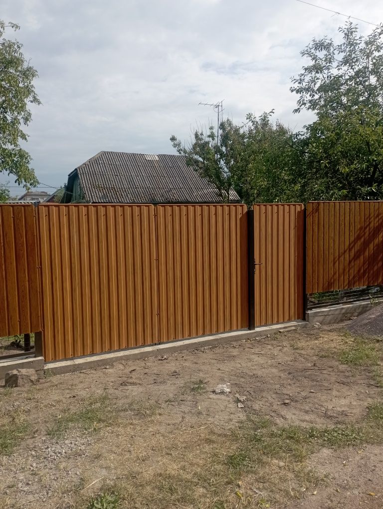 Паркани із металопрофилю