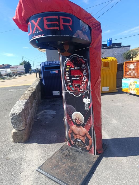Vendo 2 máquinas soco (Boxe) funcionar a 100%