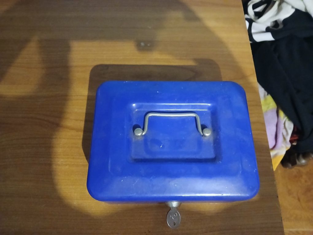 cofre portátil yale pequeno azul
