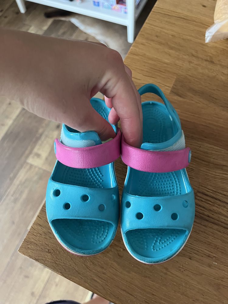 Crocs sandały c10