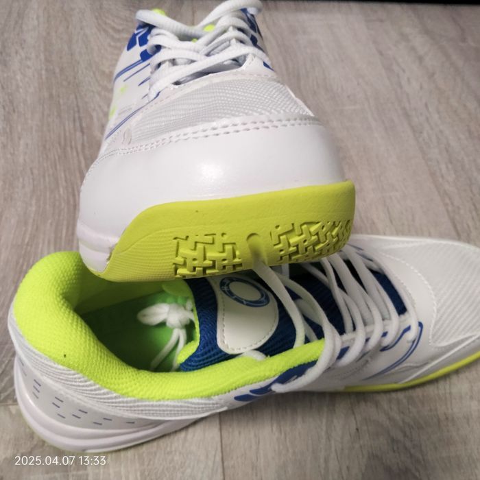 Кросівки всесезонні