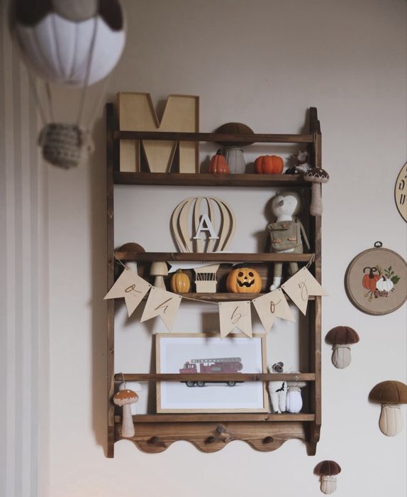 Drewniana biblioteczka z wieszakami / półka na książki vintage