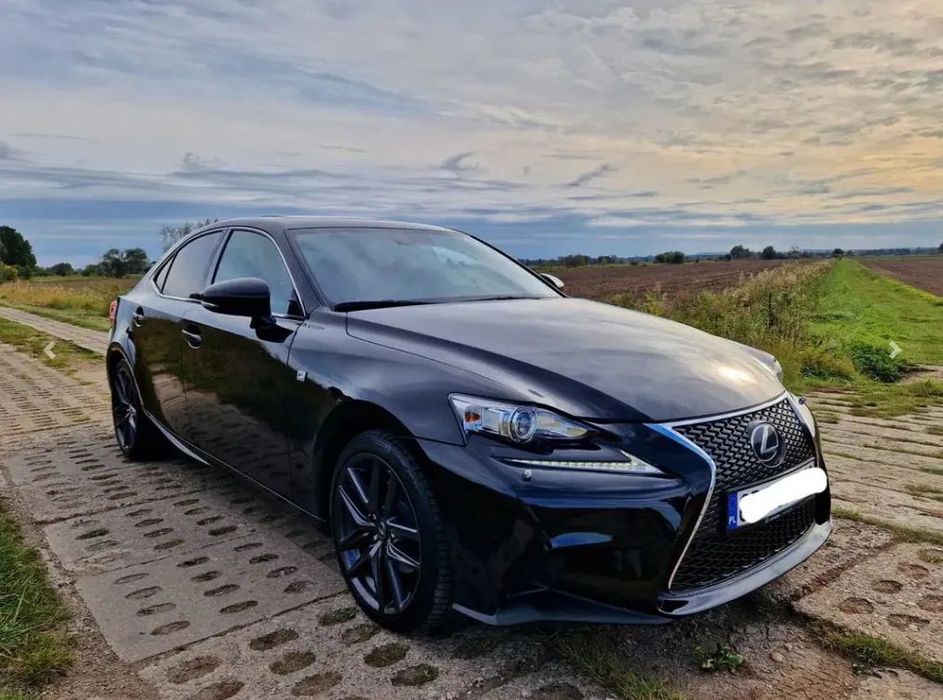 Lexus IS Lexus IS 300h F Sport Edition – czerwony środek, Apple CarPlay, szyber