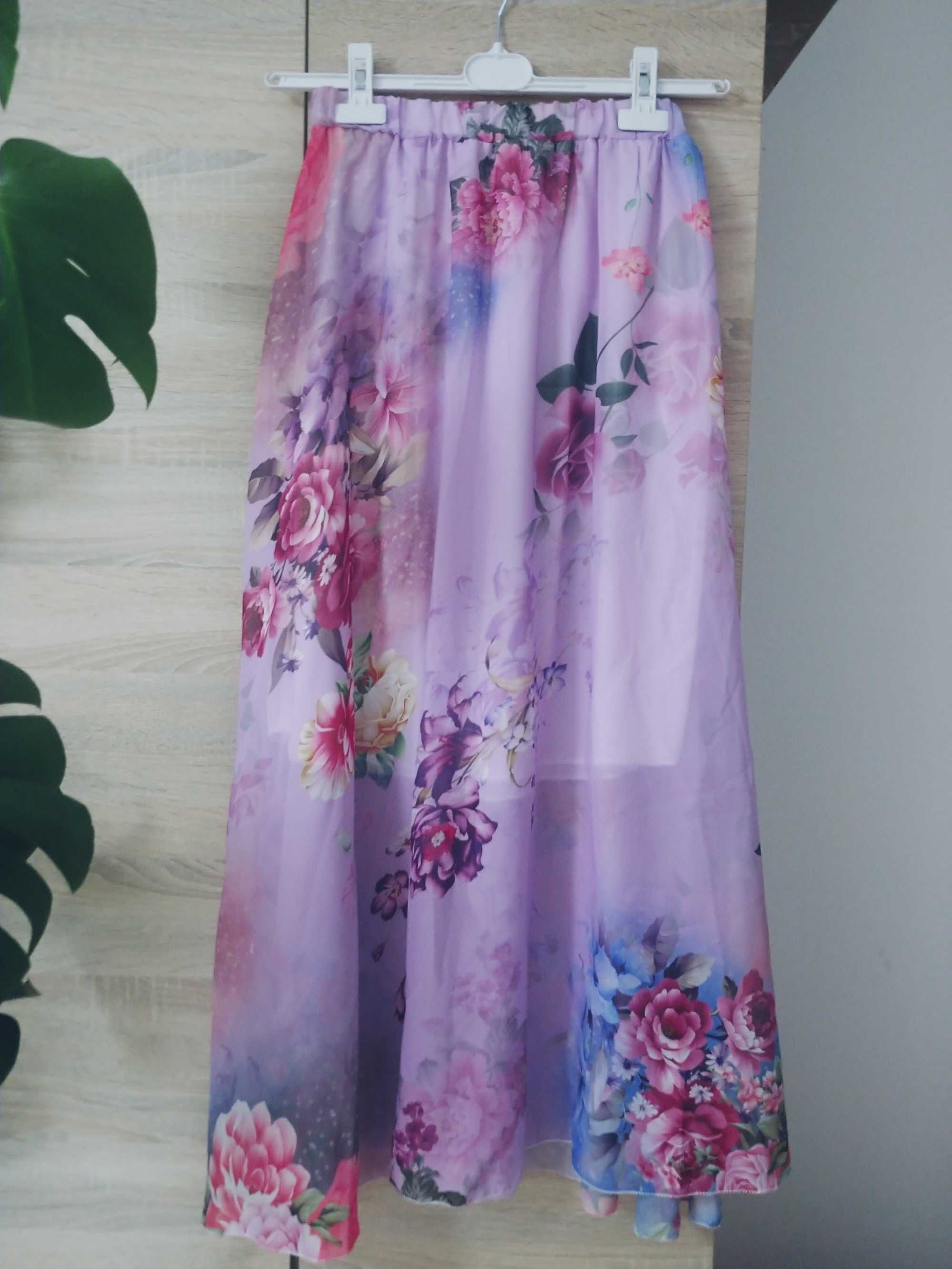 Długa, fioletowa (lawendowa) spódnica w kwiaty