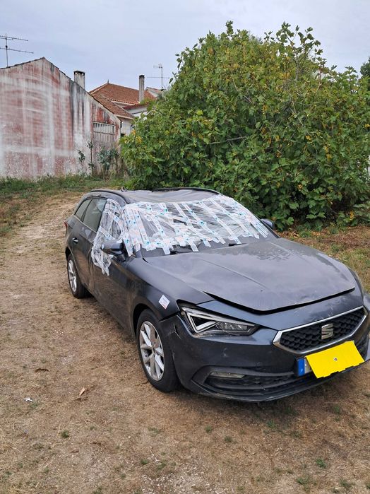 Seat leon 2.0 Tdi ST 2022 SINISTRADO a trabalhar bem