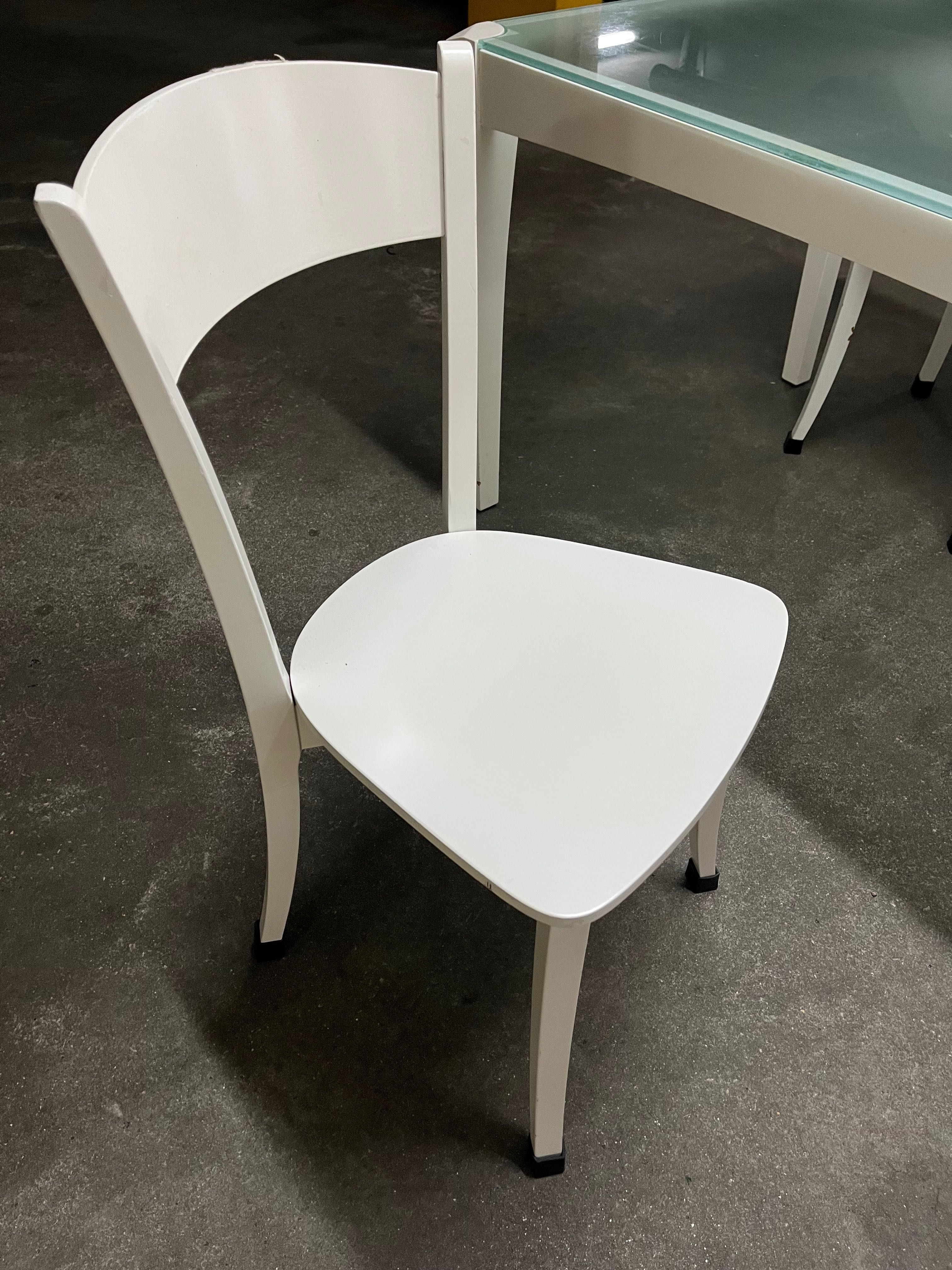 Mesa acabamento branco e vidro