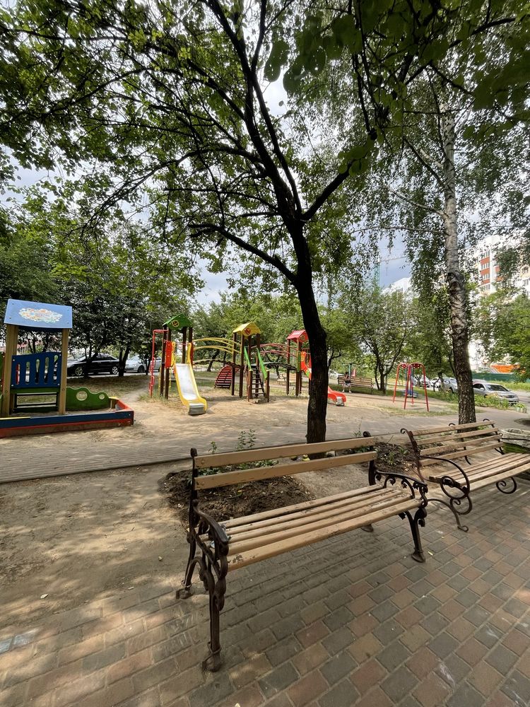 Продаж 2 х кімн квартири 53 м2  центр Вишневевого