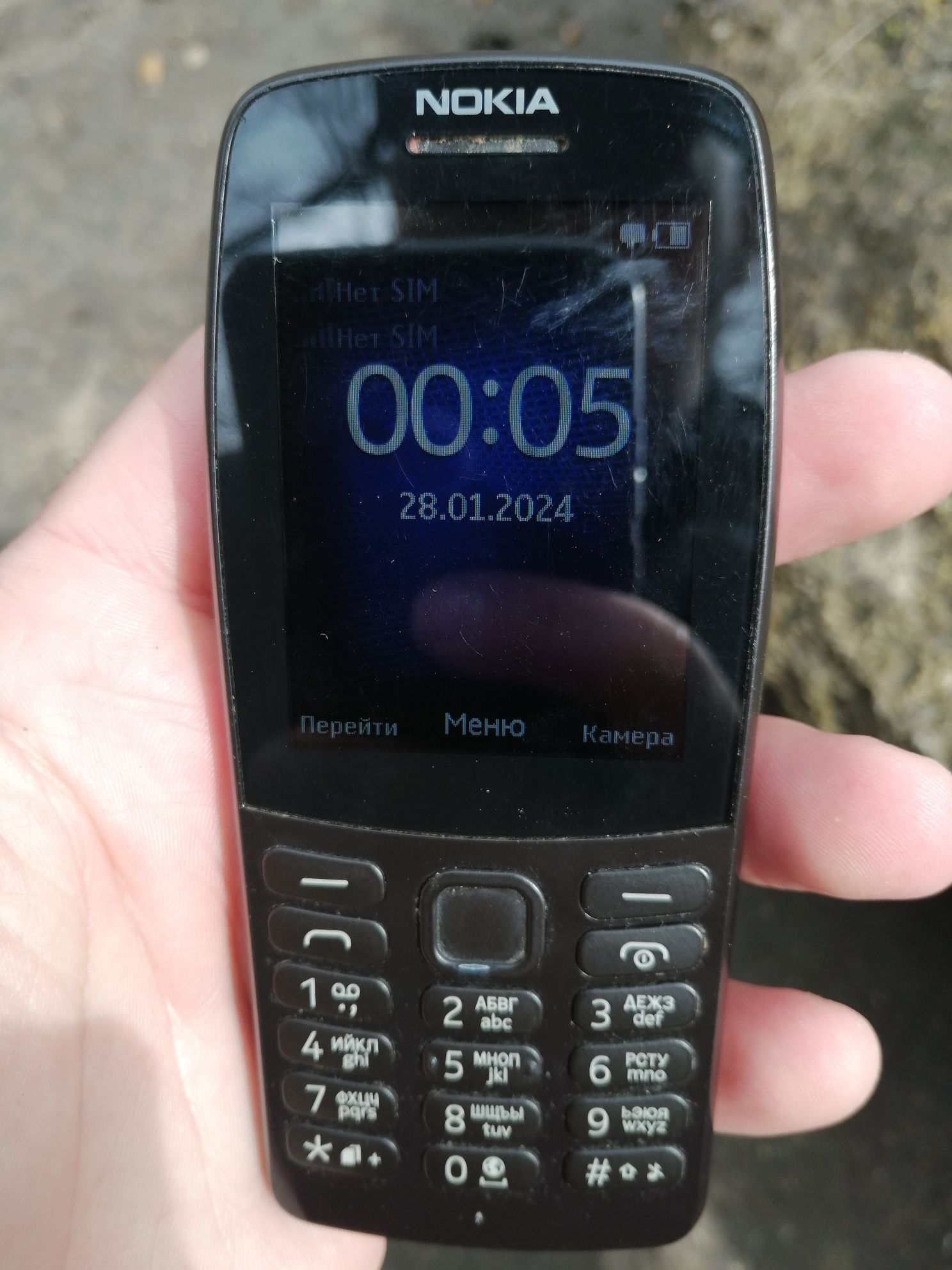 Кнопочный телефон Nokia 210