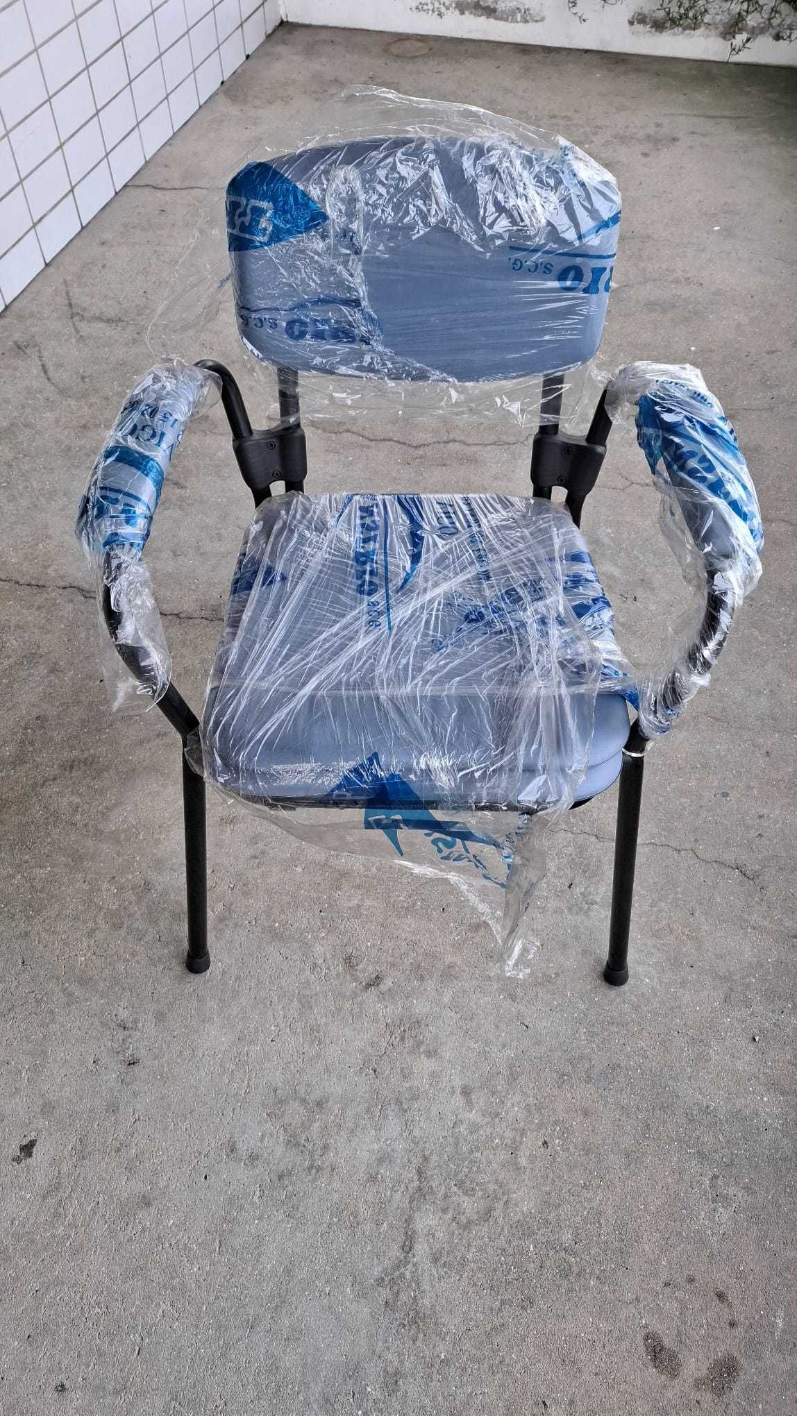 Cadeira nova com deposito em baixo