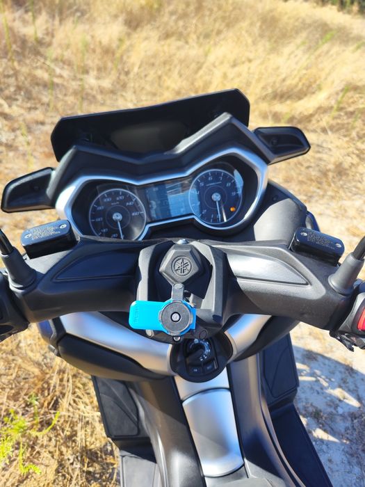 Yamaha Xmax 300 azul mate