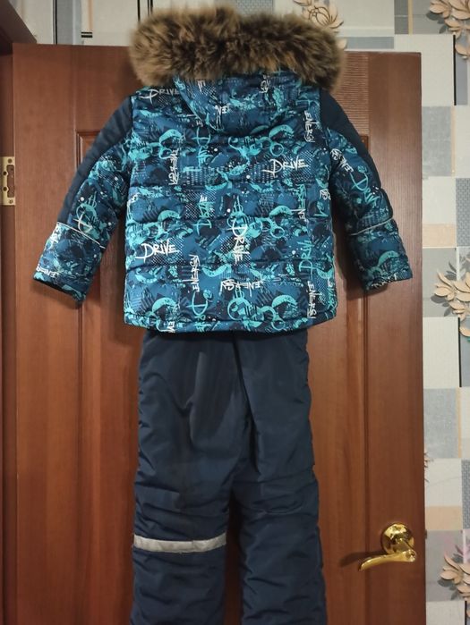 Продам зимний комбинезон для мальч тоика