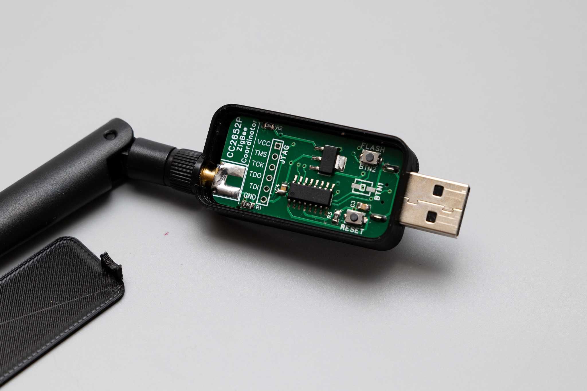 Koordynator CC2652P z obudową i anteną - bramka smarthome zigbee