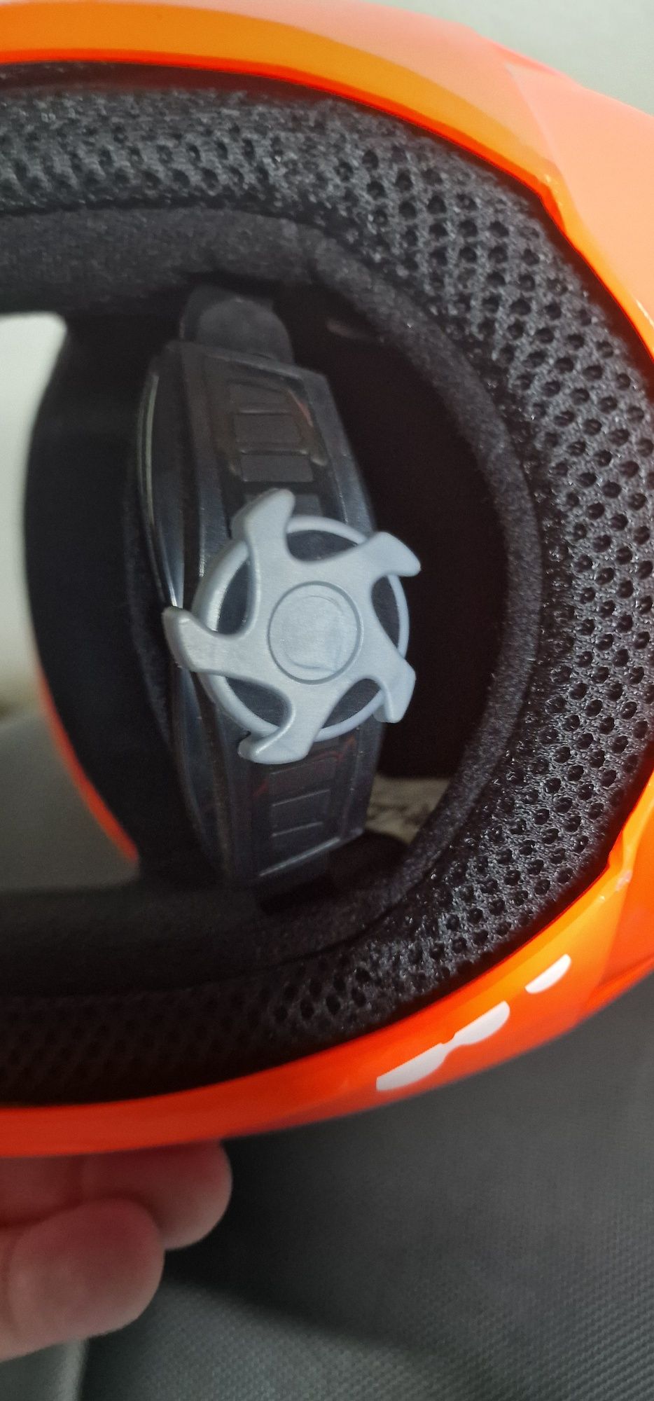 Capacete desportivo. Essencialmente desportos de Neve