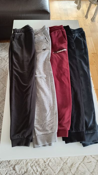 Pięć par spodni dresowych 4F 146 152