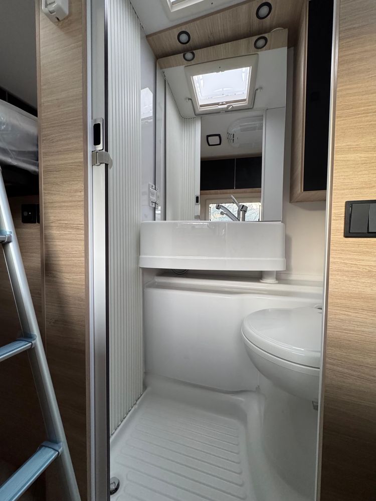 Kamper 4 osobowy / automat / półintegra / model 2025 rok