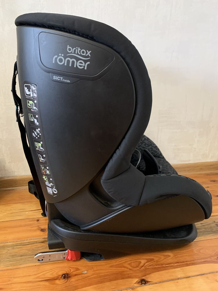 Автокрісло Britax Römer i-SIZE