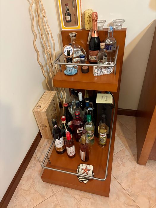 Móvel Garrafeira / Bar em Cerejeira