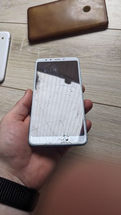 Телефони на запчастини