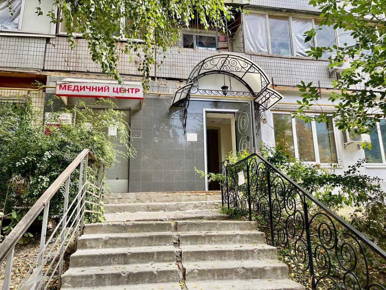 Оренда фасадного  приміщення 139 м2.,  1-й поверх, вул. Кудряшова, 7